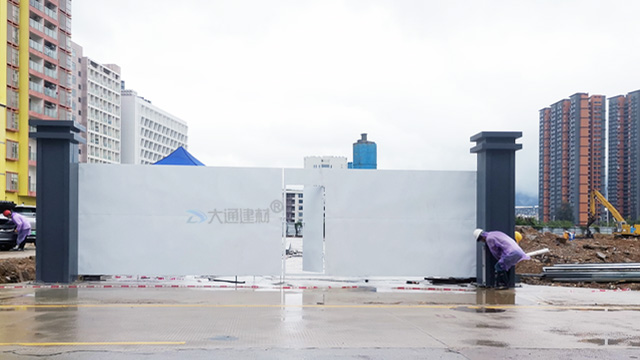 深圳施工項目大門-烤漆鋼結構工地雙開門-工地大門-深圳市大通建材有限公司鋼圍擋生產定制廠家